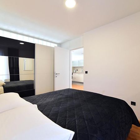 Lavir Apartment With Parking Zágráb Kültér fotó