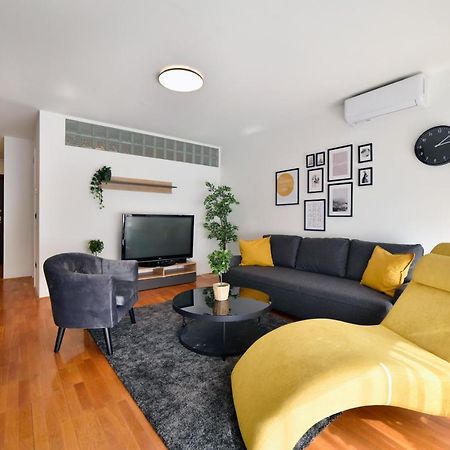 Lavir Apartment With Parking Zágráb Kültér fotó