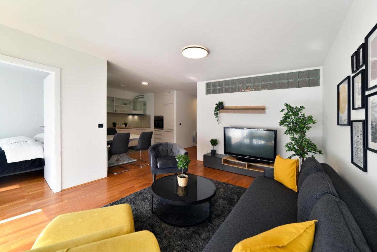 Lavir Apartment With Parking Zágráb Kültér fotó