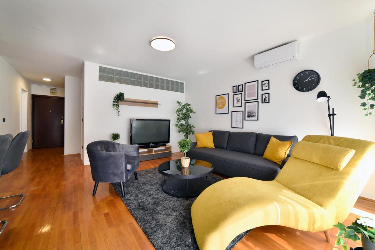 Lavir Apartment With Parking Zágráb Kültér fotó