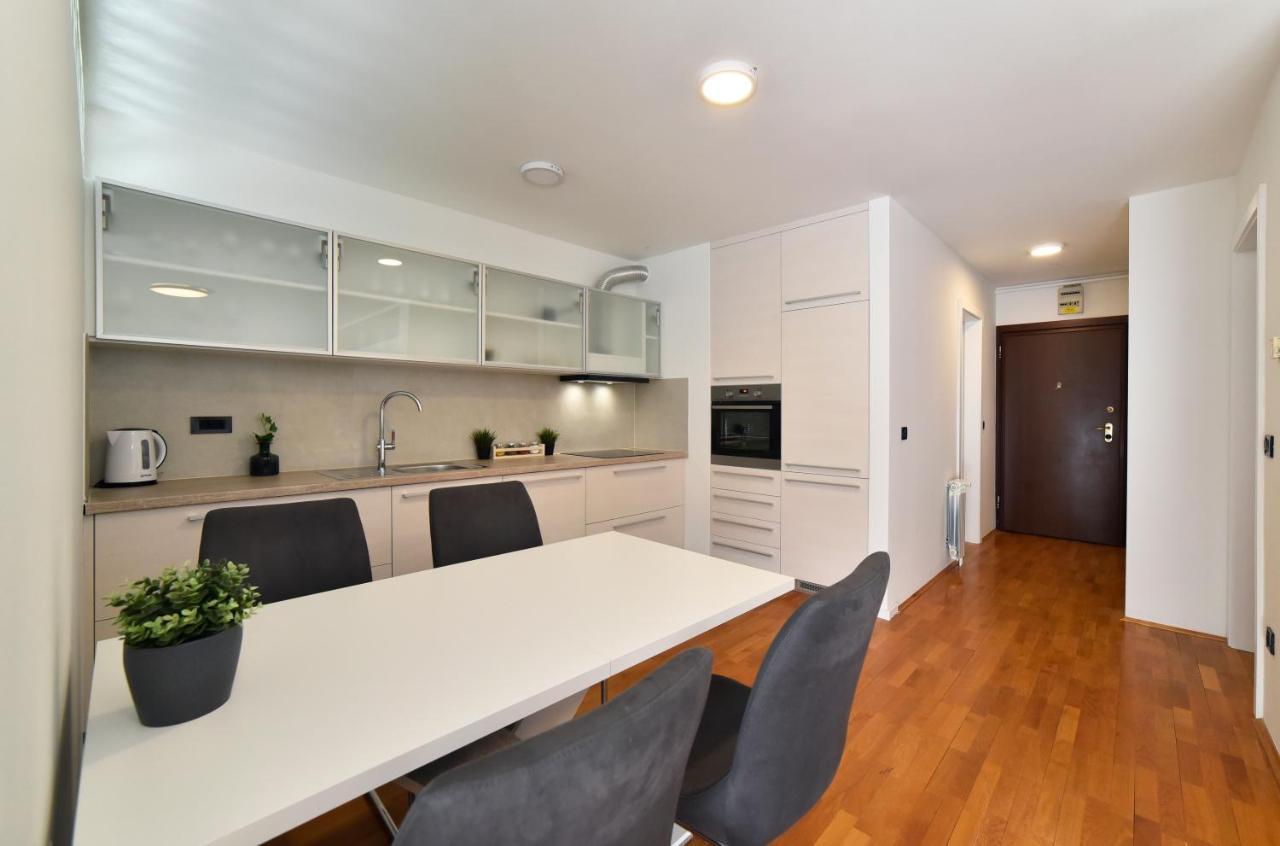 Lavir Apartment With Parking Zágráb Kültér fotó