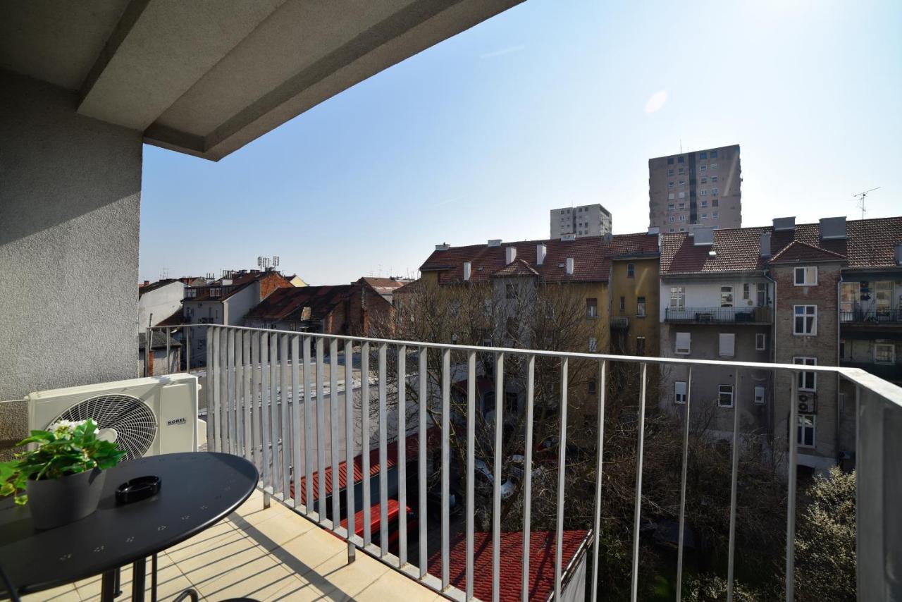 Lavir Apartment With Parking Zágráb Kültér fotó