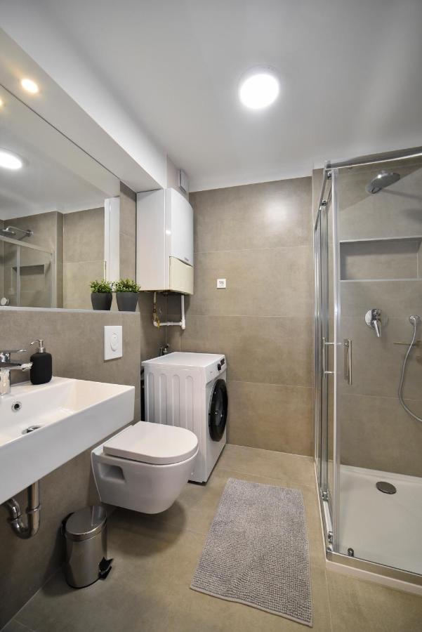 Lavir Apartment With Parking Zágráb Kültér fotó